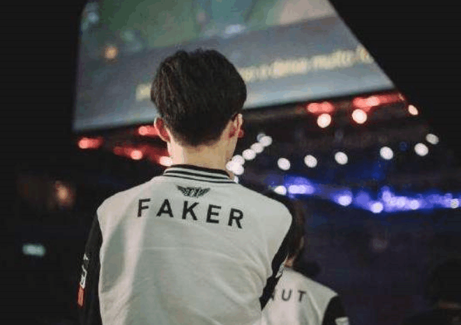 LPL今日赛程及首发： SwordArt上场 Mole替下Yuekai担任首发 Scout大战Xiaohu