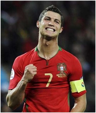 德劳伦蒂斯：现在取得的成就比肩马拉多纳？没有人能达到他的高度（德劳伦蒂斯：当下成绩能否比肩马拉多纳？他的高度无人可及）