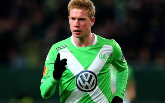 英媒：曼联拟定了约10人的引援名单，大部分来自其他联赛（英媒：曼联已拟定近10人引援清单，多数来自英超以外的联赛）